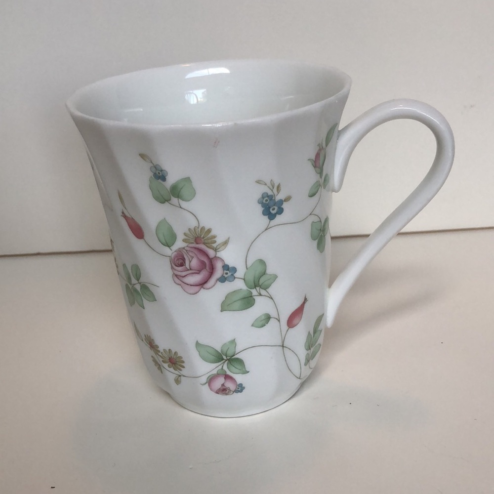 Wedgwood Rosehip mug - Picture 2 of 4